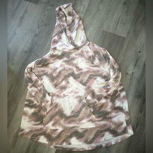 Woman’s multicolor LuLaRoe sweater shirt